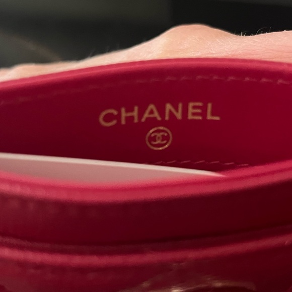 NOT AVAILABLE BNIB CHANEL RED FLAT CARD HOLDER - Picture 5 of 7